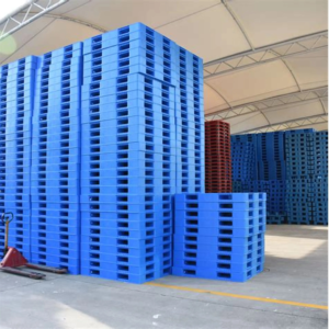 Heavy-Duty Rackable Plastic Pallets