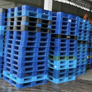 Heavy-Duty Rackable Plastic Pallets